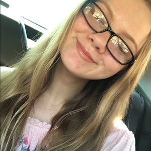 Meet your Posher, Alexis